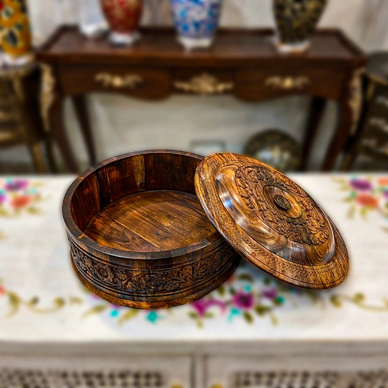 Hotpot topped With Detailed Carving Work