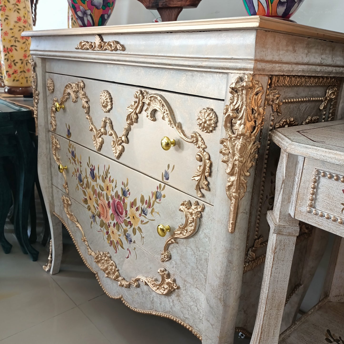 Chester Hand Painted 3 Feet White Chalk Finished