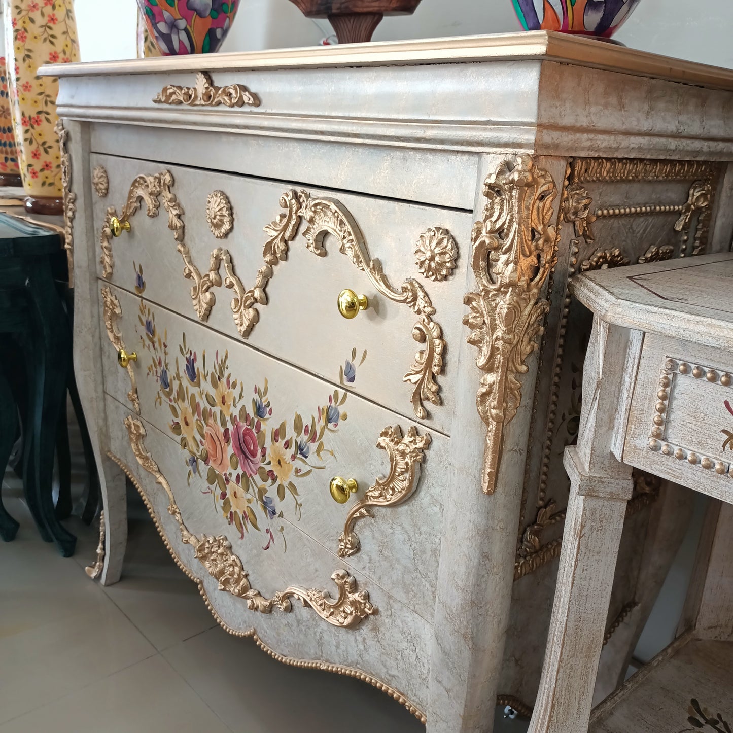 Chester Hand Painted 3 Feet White Chalk Finished