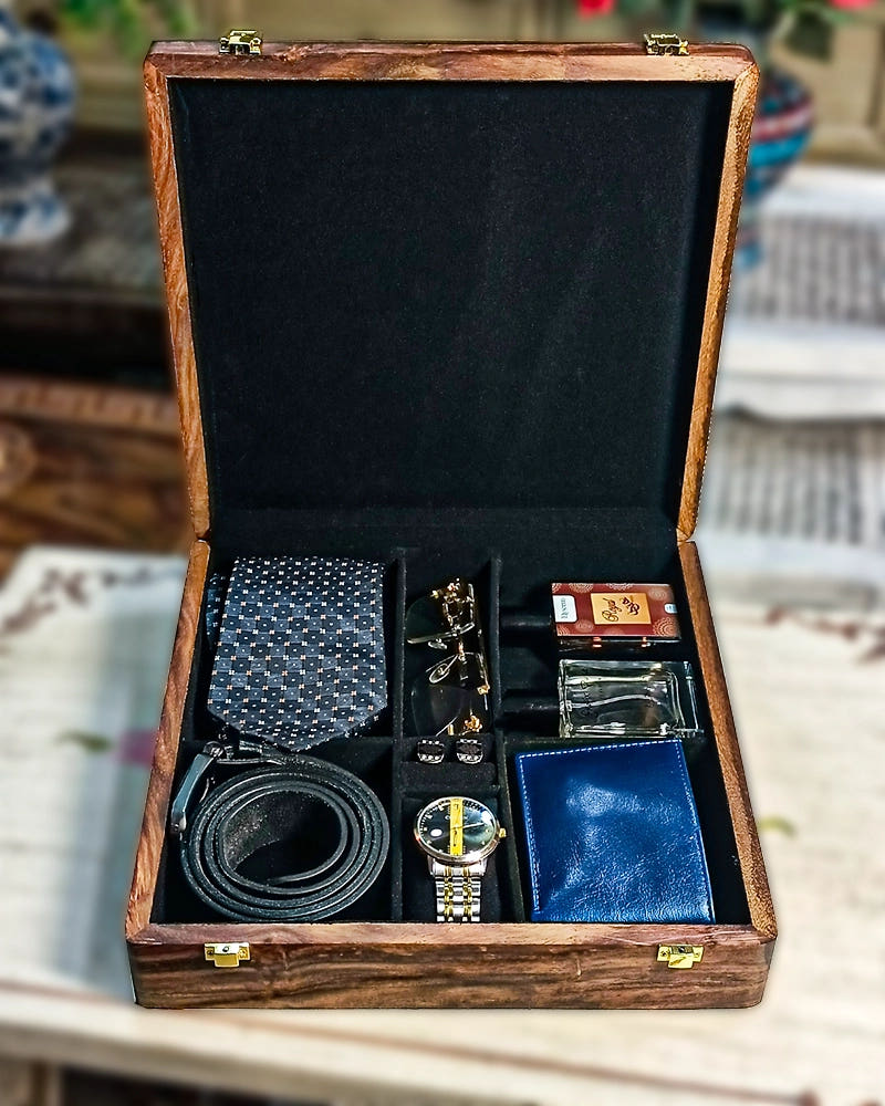 Premium Gift Box for Men, Sheesham wood, detail shot