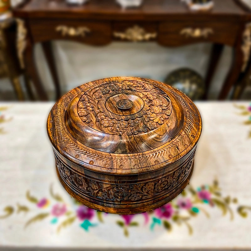 Hotpot topped With Detailed Carving Work