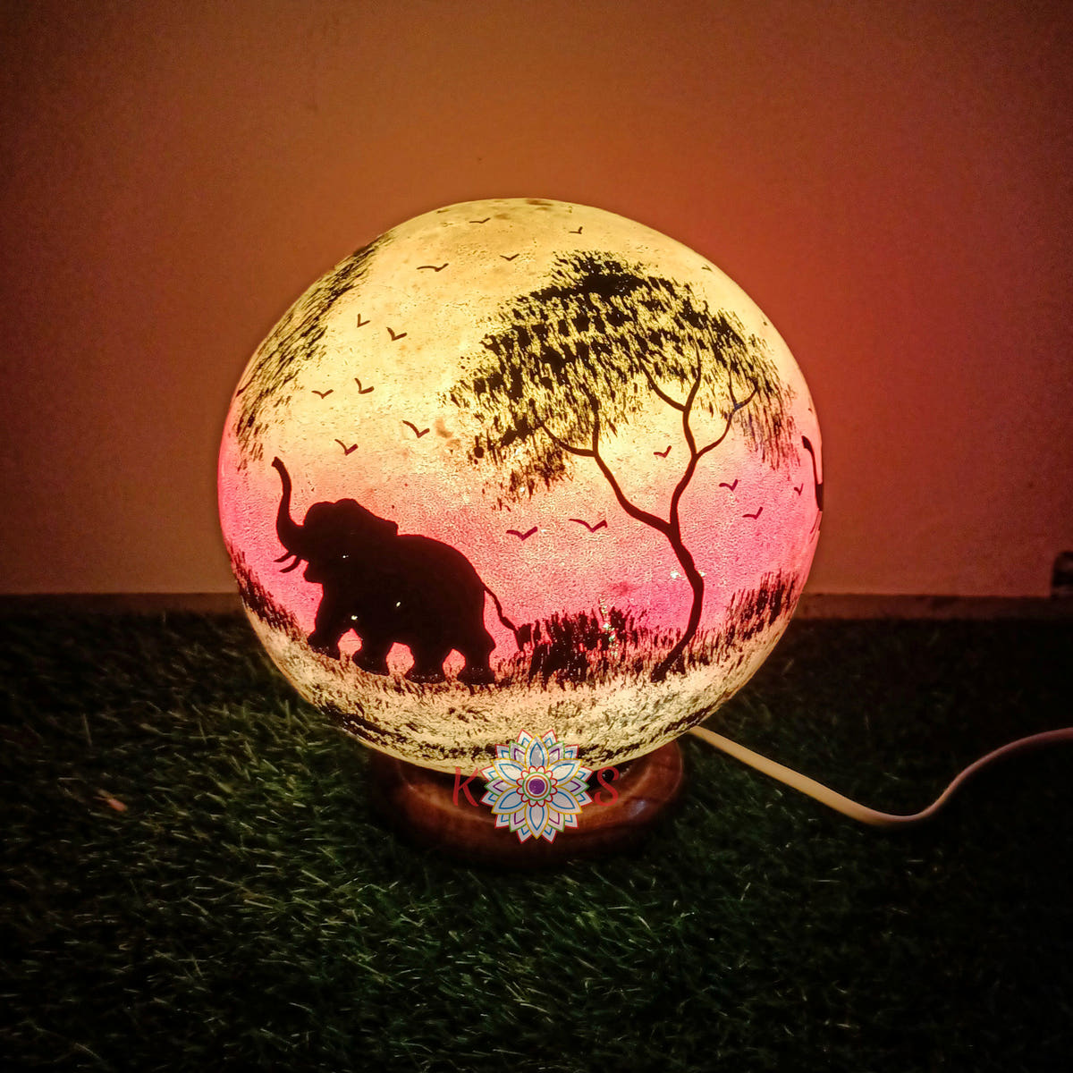 Desert Scenery Globe Lamp, Camel Skin, detail shot
