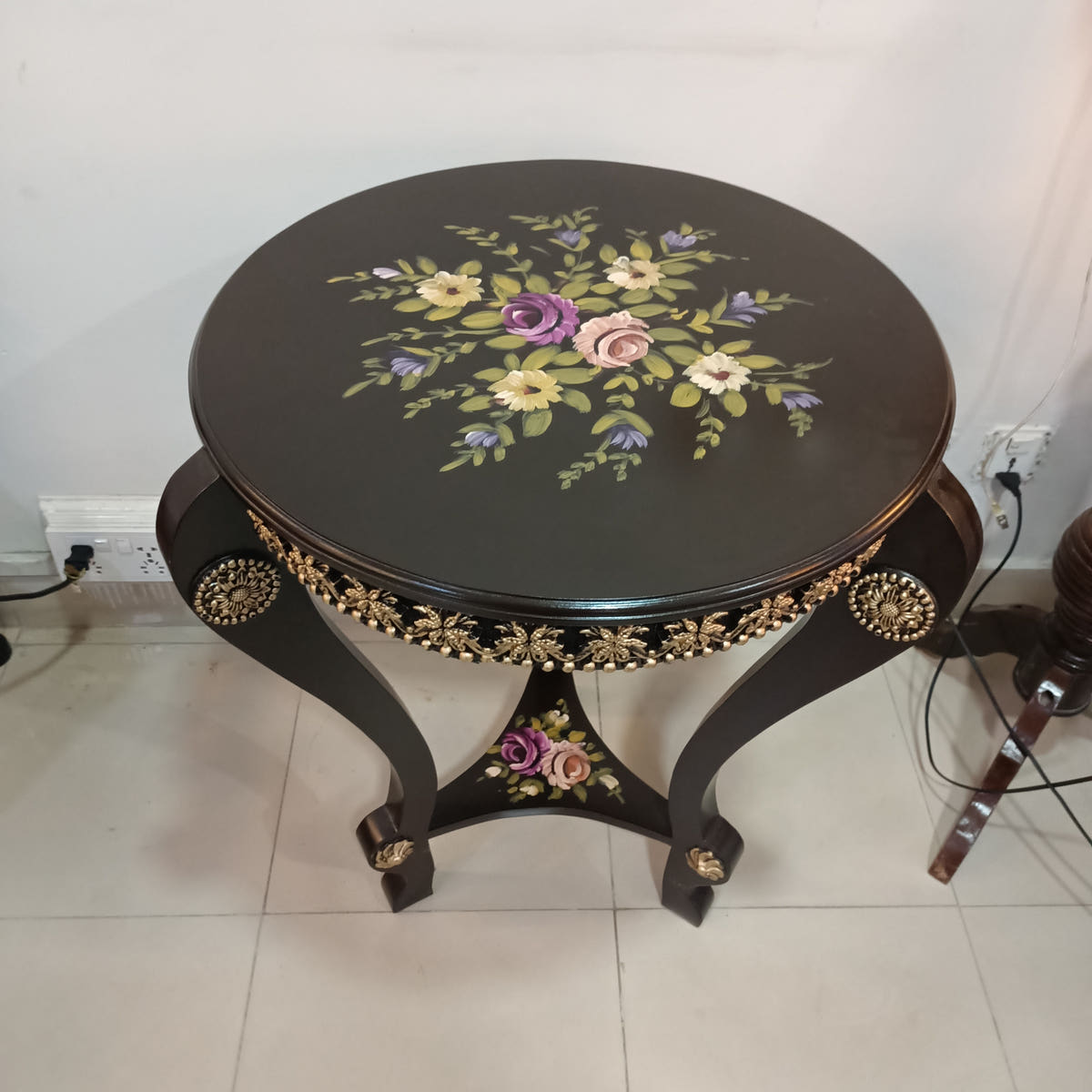 Corner Side Table with Floral Art, Style 2, detail shot