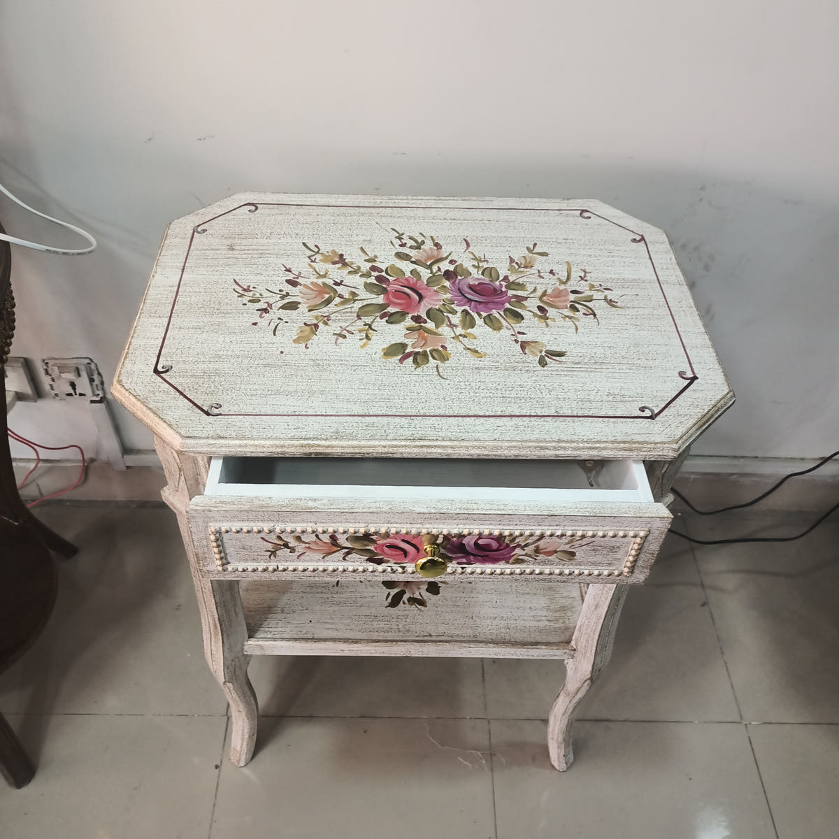 Corner Side Table with Floral Art and Drawer, Style 3, floral detail