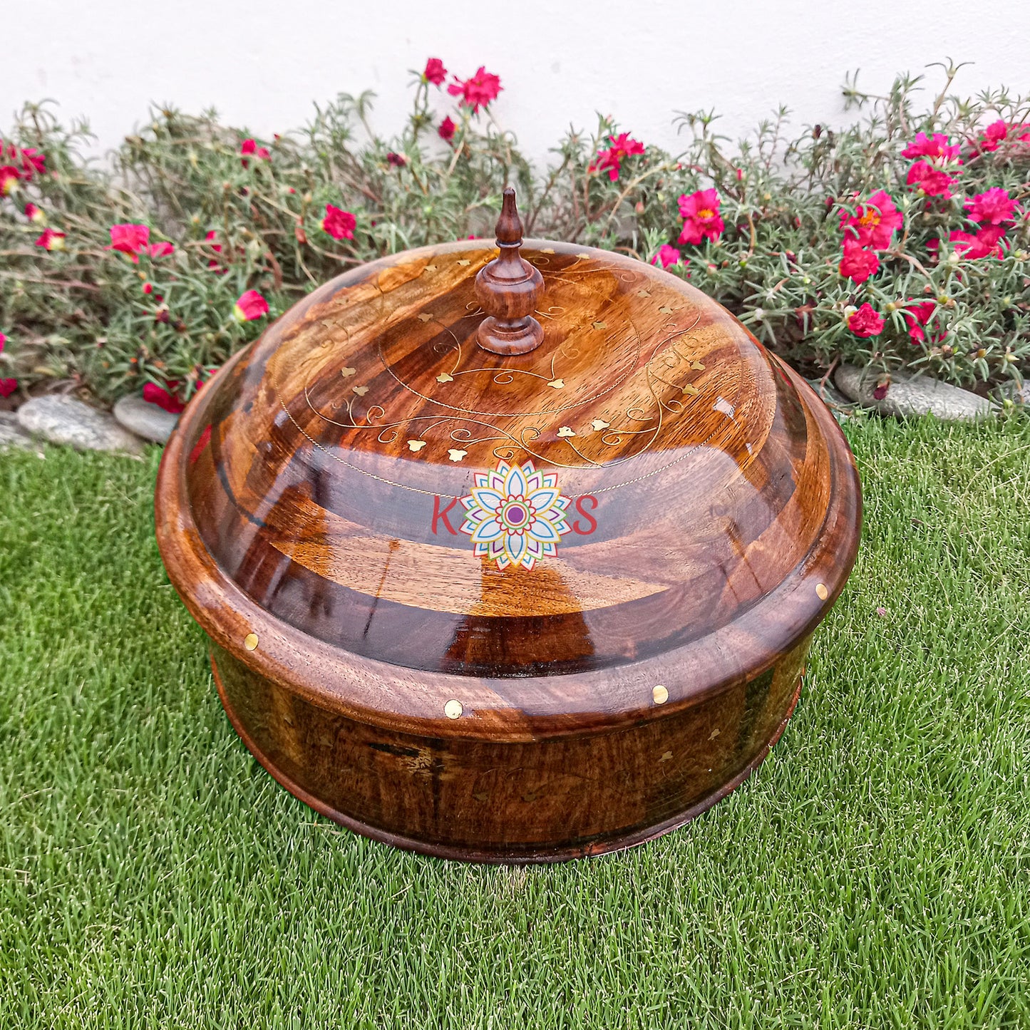 Natural Hotpot With Steel Bowl and topped With Brass Work