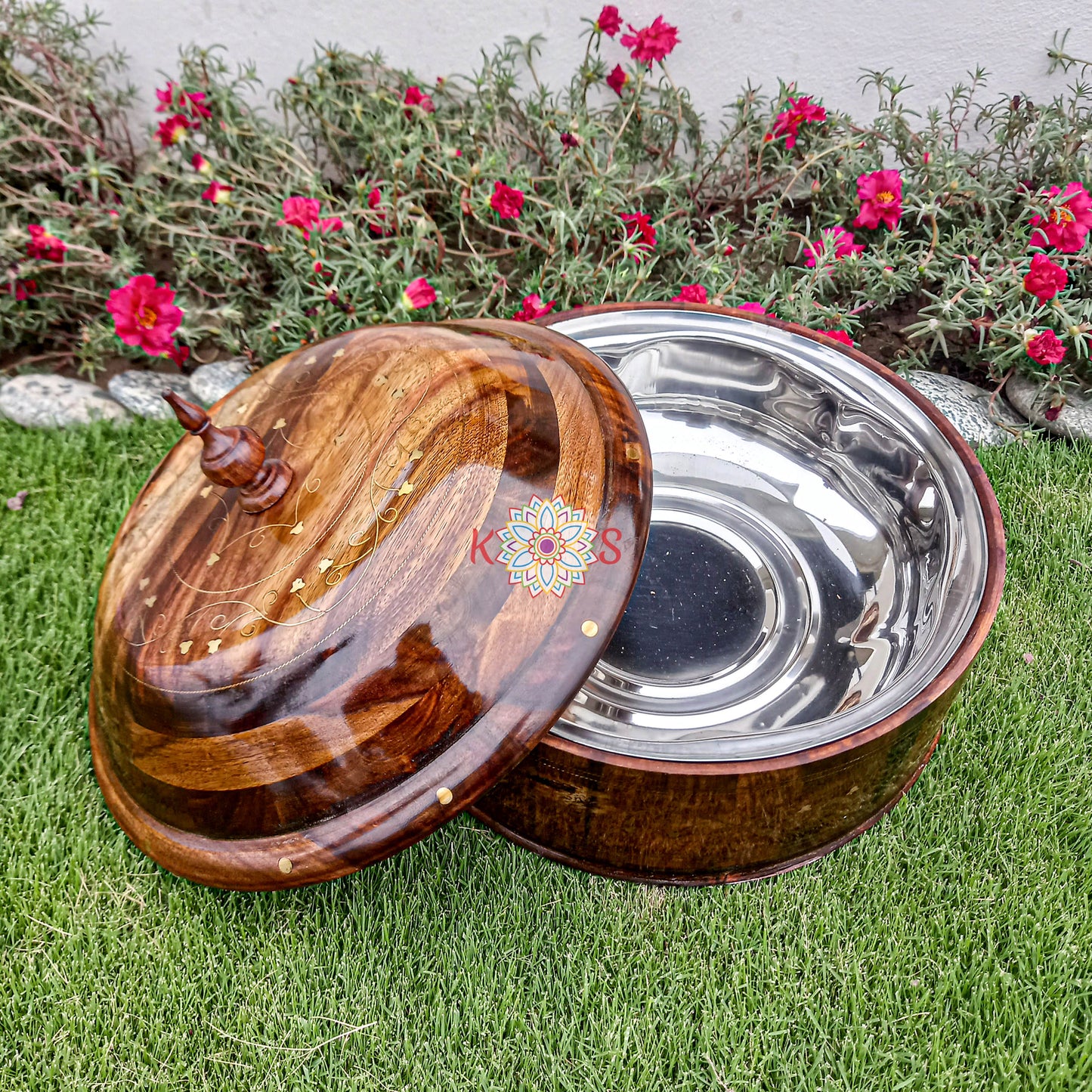 Natural Hotpot With Steel Bowl and topped With Brass Work