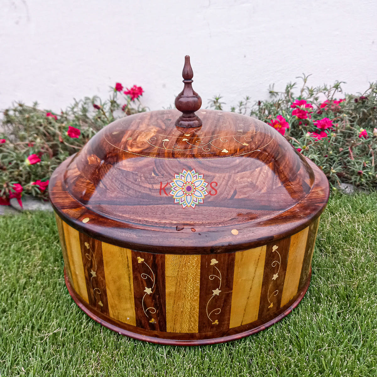 Slice Design Hotpot with Steel Bowl and Brass Work, open view