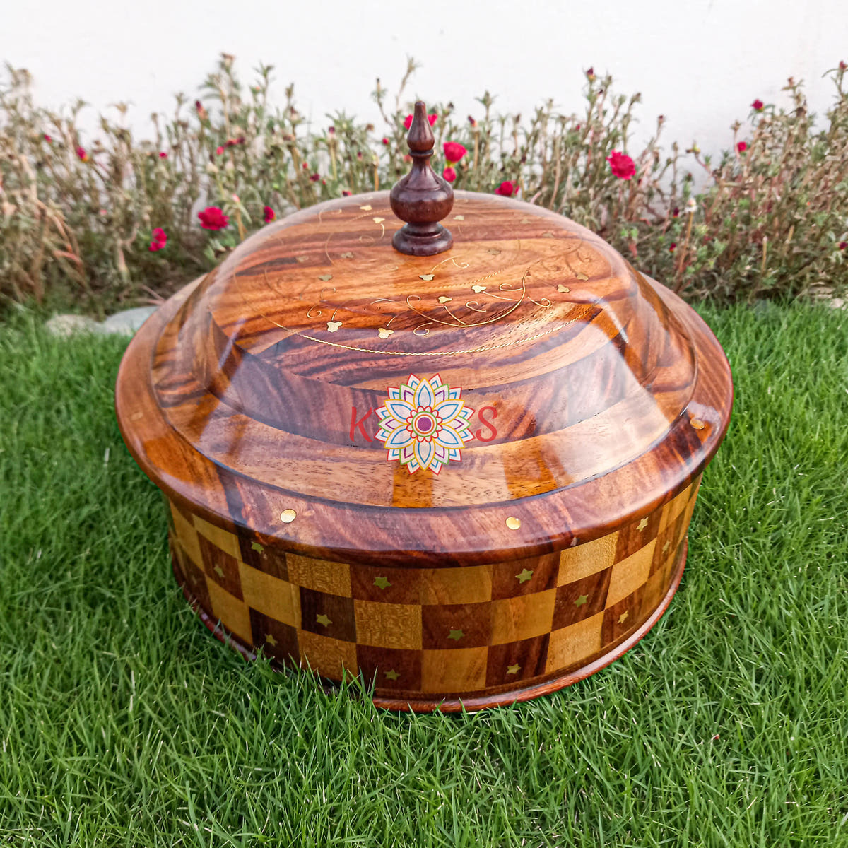 Check Design Hotpot with Steel Bowl and Brass Work, open view