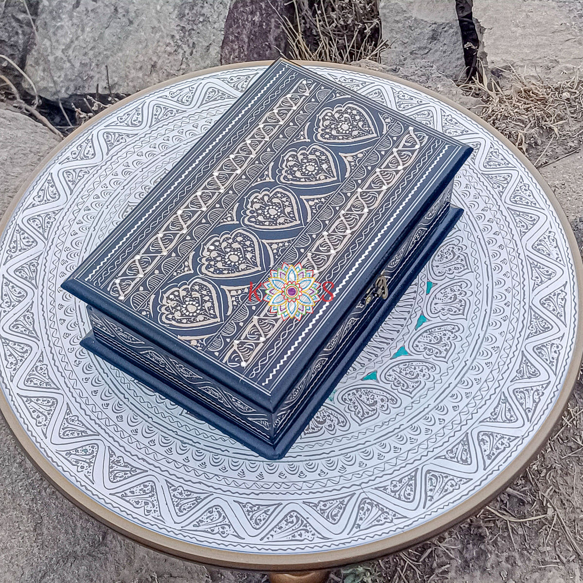 Black and Gold Naqashi Jewelry Box, Sheesham Wood, detail shot