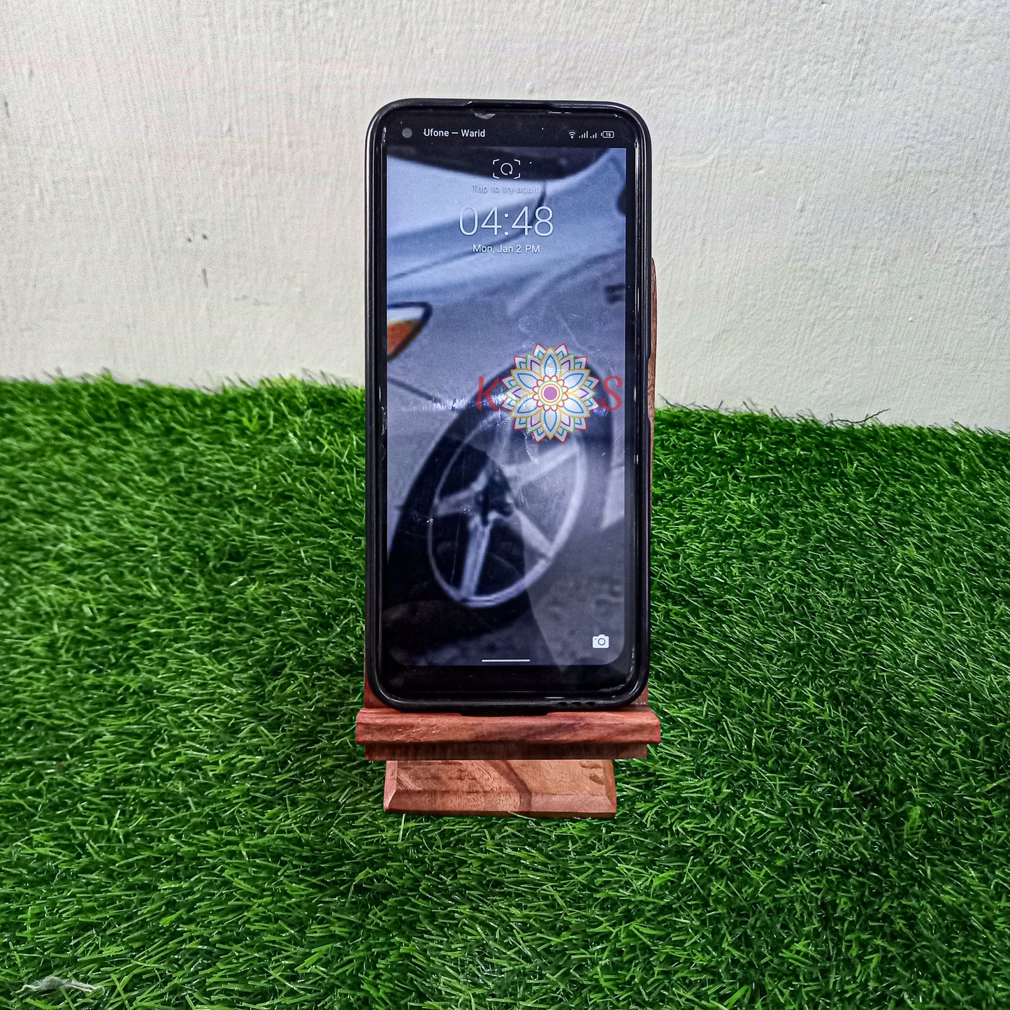 Adjustable & Durable Mobile Holder with active charging option