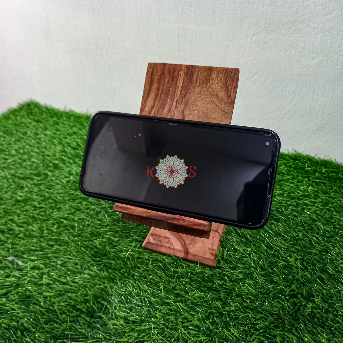 wooden-table-decor