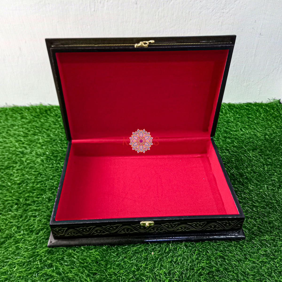 Quran Box with 99 Names of Allah, Black and Golden, detail shot