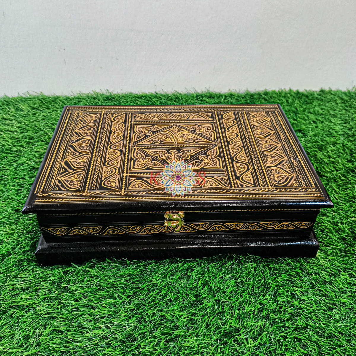 Quran Box Jewelry Box, Black and Golden, detail shot