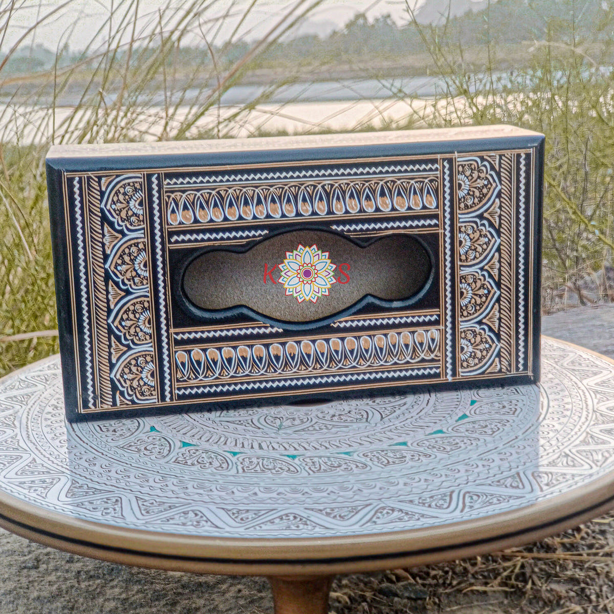 Black and Gold Tissue Box, Sheesham Wood, detail shot